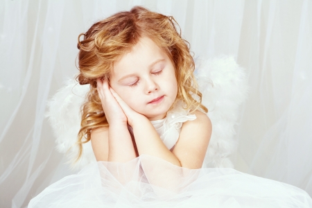 The beautiful little girl in an image of an angel のeditorial素材