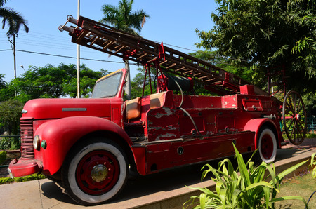 Oldstyle red fire engineIndiaのeditorial素材