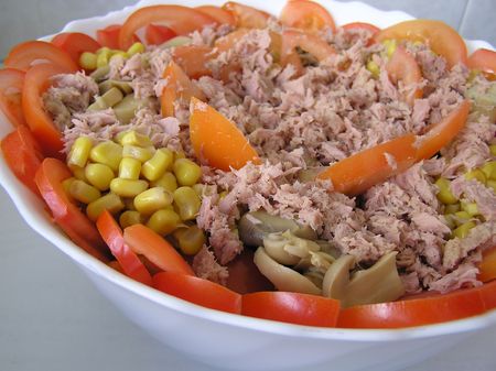 Nice mediterranean salad, with tomato, peas, mushrooms and tunaの写真素材