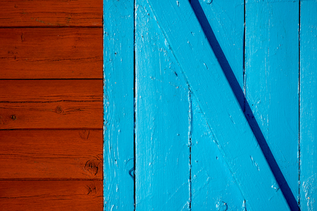 blue door to red wallの写真素材