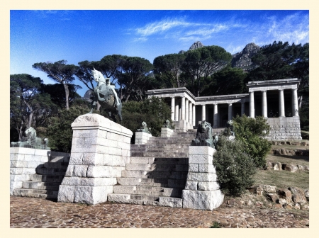 View from the base of Rhodes Memorial in Cape Townの素材