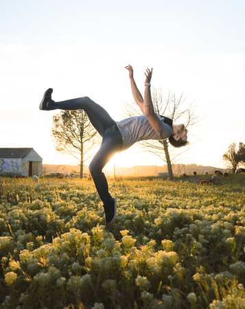 Bckflip Sun Parkour Natureの写真素材
