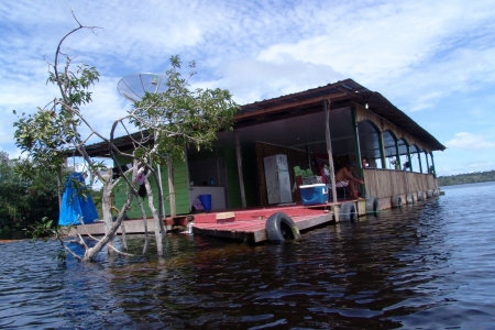 house in the middle of Amazon River -fisher homeのeditorial素材
