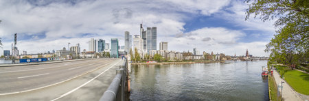 Panoramic picture of the Frankfurt skyline with Main and FriedensbrÃ¼cke during the dayの写真素材