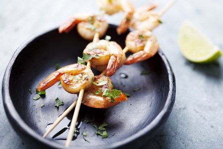 skewers with grilled prawns and lime wegdeの写真素材