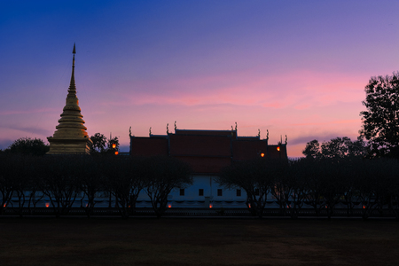 Wat Phrathat Chang Kham Worawihan side view in the early morning.のeditorial素材
