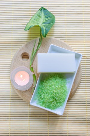 A handful of green aromatic salt for Spa treatmentsの写真素材