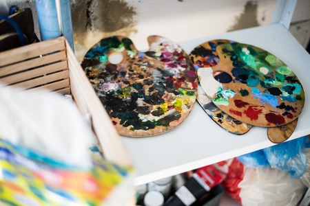 Palette of mixed paints in artist's studio, painters workshop details close-upの写真素材