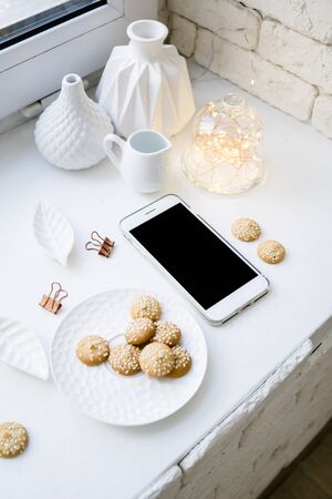 Flat lay top view arrangement with empty screen smartphone and home decorの写真素材