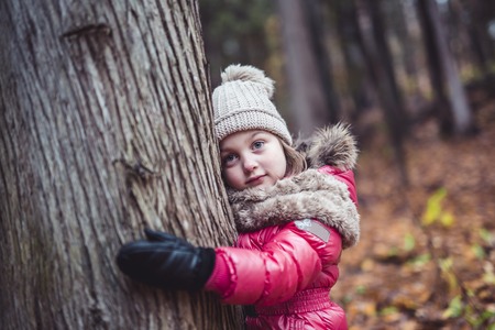 kid girl in autumne season wearing a hatの写真素材