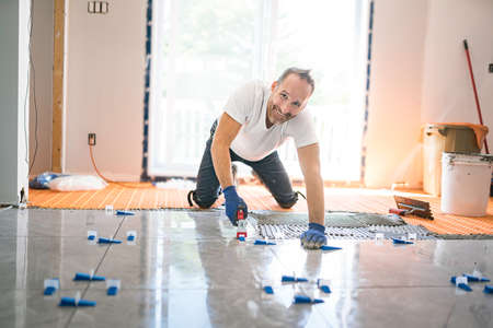 nice handyman install tile on the floorの写真素材