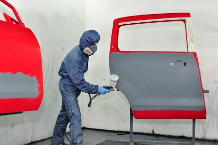 Worker painting red car door のeditorial素材