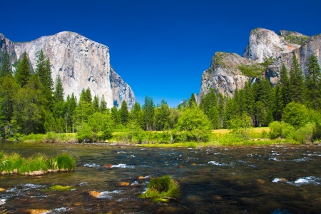 Yosemite Valley with El Capitan Rock and Bridal Veil Waterfallsの写真素材