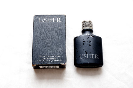Bandung, Indonesia - Nov 13, 2020 - USHER eau de toilette spray vaporisateur 1.7 FL OZ parfume for menのeditorial素材