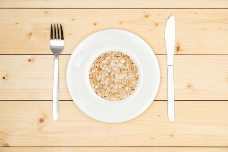 Round crunchy crispbreads on a white plate, top viewの写真素材