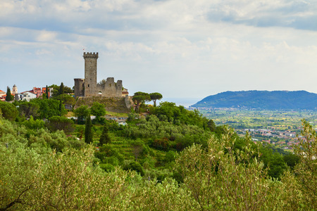 amazing castelnuovo magra medieval castle viewのeditorial素材