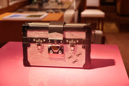 ROME AUGUST 19 2021 BAG ON DISPLAY AT LOUIS VUITTON BOUTIQUEのeditorial素材