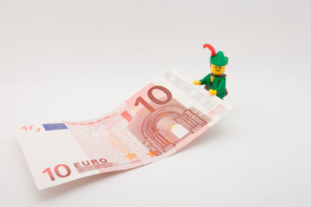 Venice, Italy - November 27 - 2014: Robin Hood (as Lego figure) keeping a 10 euro billのeditorial素材