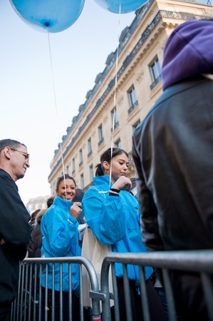 Paris, France - March 16, 2012 - Accumulation of people at the opening of sales iPad3のeditorial素材