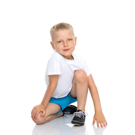 little boy is sitting on the floorの写真素材