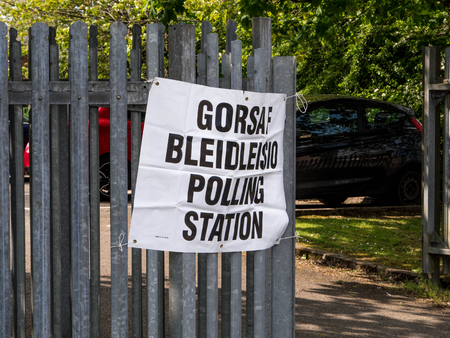 Bilingual signage in Welsh and English for polling stationの写真素材
