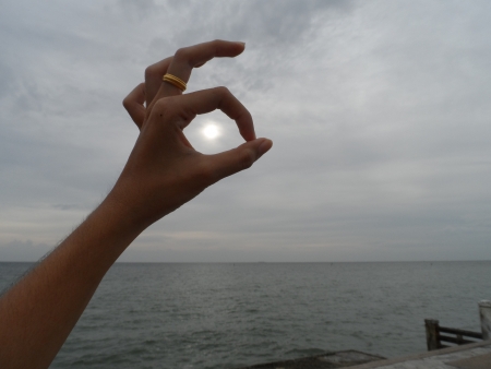 hand,sun,time,the seaの写真素材
