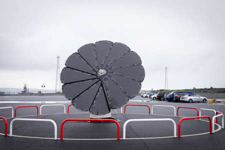 Solar panel fan-shaped stand