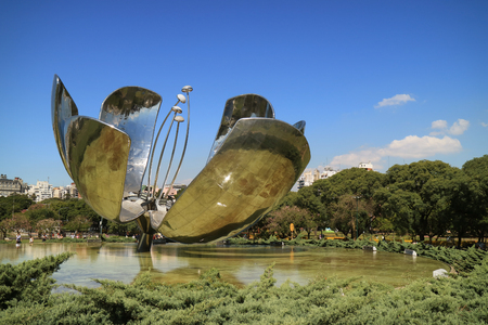 Floralis Generica, a flower sculpture made of steel and aluminum by the Argentine Architect Eduardo Catalano, located in the Plaza de las Naciones Unidas, Buenos Aires, Argentina, 30th March 2018のeditorial素材