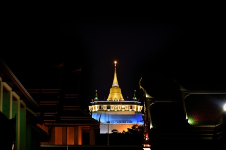 golden mountain at Wat Saket; Bangkok; Thailand. Night scene view.のeditorial素材