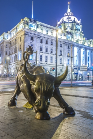 Metal statue of a bull in the Bund, by the Huangpu River, near the Former Gutzlaff Signal Tower and Fuzhou Road のeditorial素材