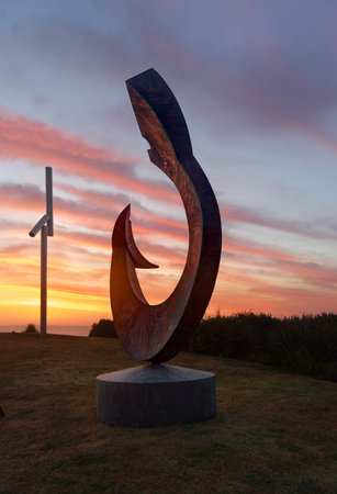 BONDI, AUSTRALIA - OCTOBER 23, 2014; Sculpture by the Sea Annual free public event 2014.  Exhibit titled The Moment by artist Ron Gomboc, WA,  The first glance that bonds mother to child.   Materials, copper Price $55,000のeditorial素材