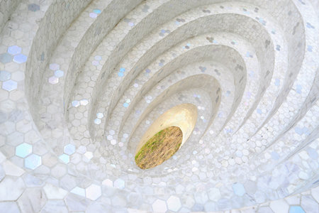 BONDI, AUSTRALIA - OCTOBER 25, 2015;  Annual Sculpture by the Sea free public event.  Exhibit titled Space Time Continuum V4 by Clayton Thompson made of a combination of steel, polystyrene, tileのeditorial素材