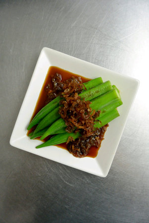 Malaysian Chinese Food Steamed Blanched Ladies Fingers Okra with Fried Shallots and Soy Sauceの素材