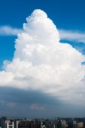 Vertical view of a  cloud above the city of Chengdu, Sichuan Province,のeditorial素材