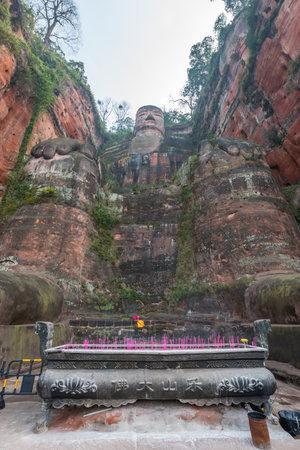 Leshan, Chengdu, Sichuan province, China - Jan 25, 2016: Leshan Giant Buddha - 71m - is the worlds biggest stone sitting buddha statue and a touristic famous spot in Sichuan province.のeditorial素材
