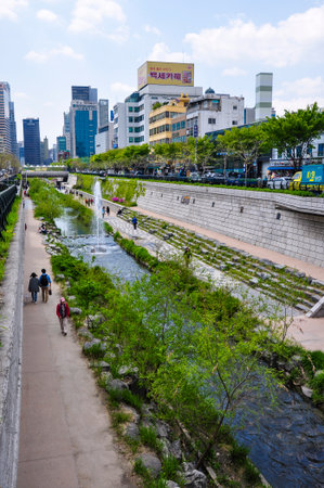 Seoul, Korea, 1st, May, 2013: A long park runs on both sides of Cheonggyecheon, the modern public recreation space in downtown Seoul.のeditorial素材