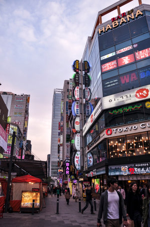 Seoul, Korea, 30th, April, 2013: Street view of Seoul.のeditorial素材