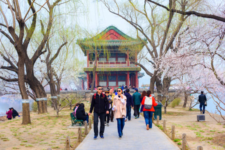 Visitors to the the Summer Palace in Beijingのeditorial素材