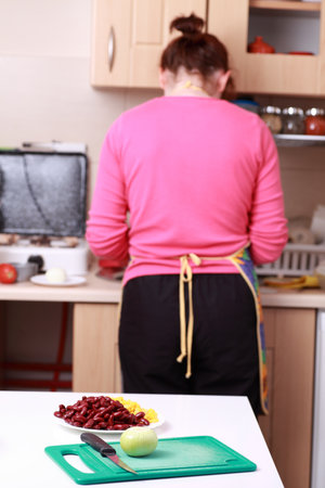 preparing onion in the kitchen at home の写真素材