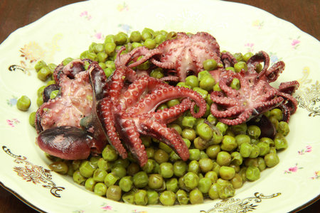 octopus with green peaの写真素材