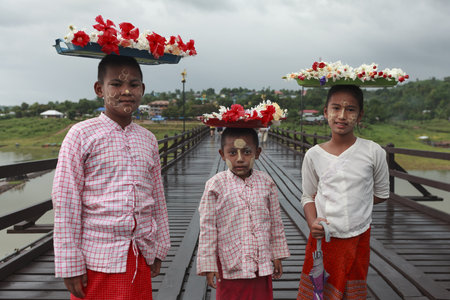 Sangkhlaburi, Thailand - July 29, 2015: Unidentified young asian kids with thanaka powder on face of this "mon identity" , Mon village in Sangkhlaburi,Thailand.のeditorial素材