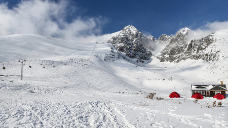 Lomnicky stit peak winter panorama. Skalnate sedlo ski resort, Slovakiaの写真素材