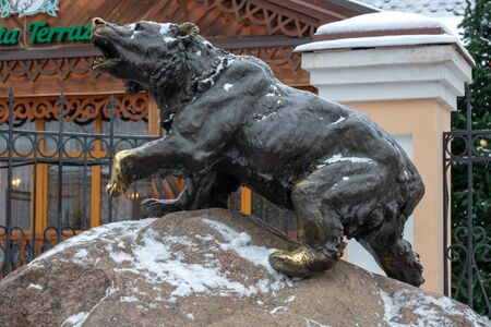 YAROSLAVL, RUSSIA - JANUARY 6 2020: The figure of a large bronze bear on a large granite stone - a symbol of the city of Yaroslavl and Russiaのeditorial素材