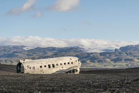 On 24 november 1973 a military version of the Douglas DC3 Dakota ran out of fuel and made an emergency landing on the beach.のeditorial素材
