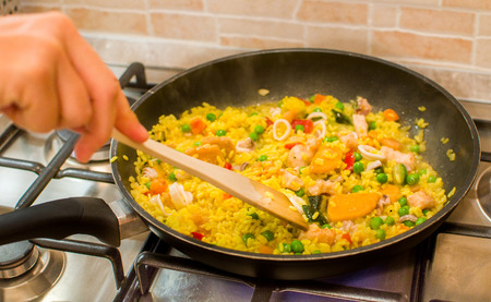 prepare paellaの写真素材