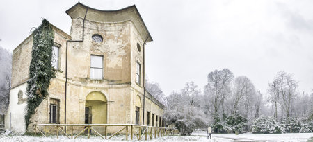 Bologna, italy, December 28 2014 - old manor Villa Sampieri Talon Parco della Chiusa Casalecchio di Reno snowfallのeditorial素材