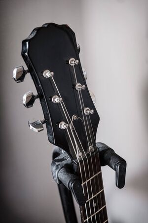 guitar holder headstock or peghead vertical