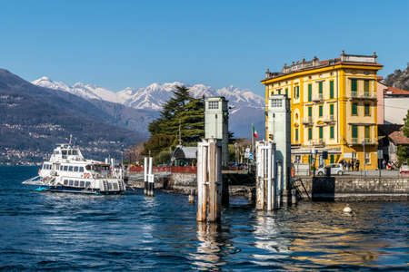 The Varenna pier with the snow-capped alps in the backgroundのeditorial素材