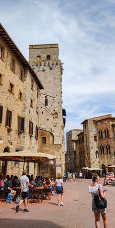San Gimignano, ITaly - 07-05-2021: Main square of the historic town of San Gimignano in Tuscanyのeditorial素材