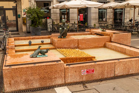 Padova, Italy - 03-05-2022: Beautiful fountain in the historic center of Paduaのeditorial素材